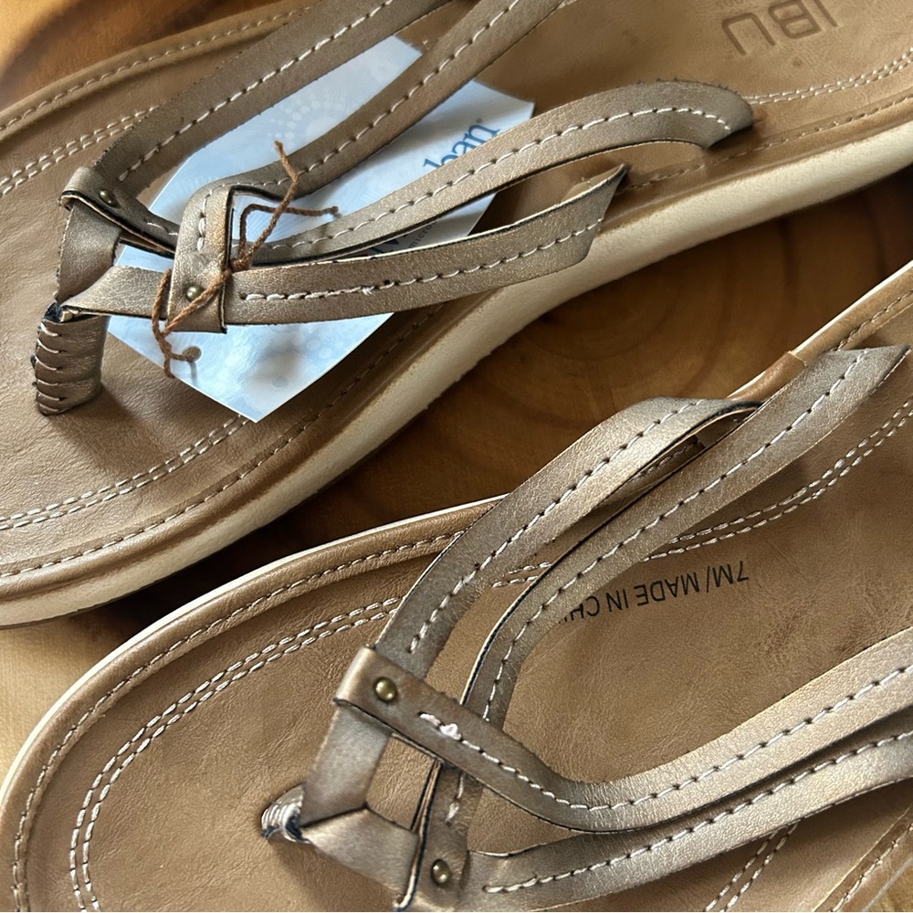 JBU by Jambu Baltimore Vegan Leather Classic Print Flip-Flops – Women’s 7M - Picture 4 of 6